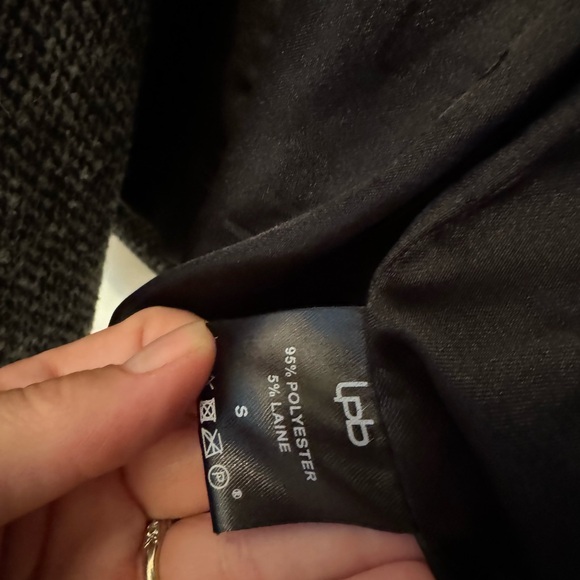 Coat - Picture 4 of 10